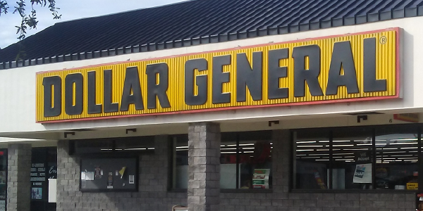 Exterior of a Dollar General store. Photo credit: Keith C. https://commons.wikimedia.org/wiki/File:Dollar_General_-_Interchange_Square_-_Palm_Bay,_FL_(49786469763).jpg