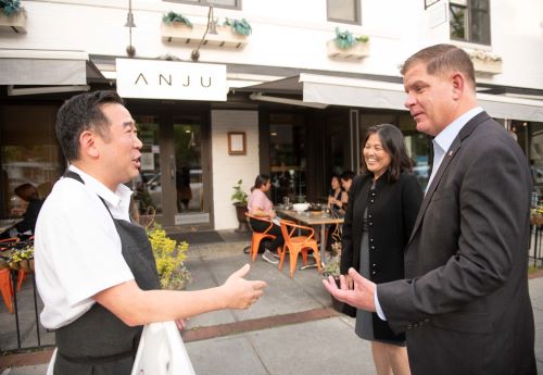Secretary of Labor Marty Walsh speaking with a restaurant worker