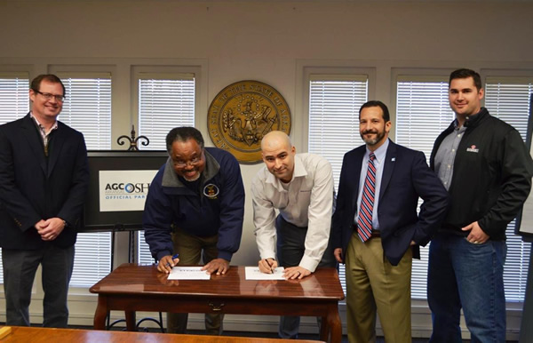 The U.S. Department of Labor Occupational Safety and Health Administration’s Little Rock Area Office and the Arkansas Chapter of the Associated General Contractors of America renewed a strategic partnership Feb. 4. (From Left to right) Thomas Dickinson, A